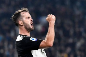 金年会团队-尤文图斯中场大将皮亚尼奇受伤缺席，球队应对策略待调整的简单介绍